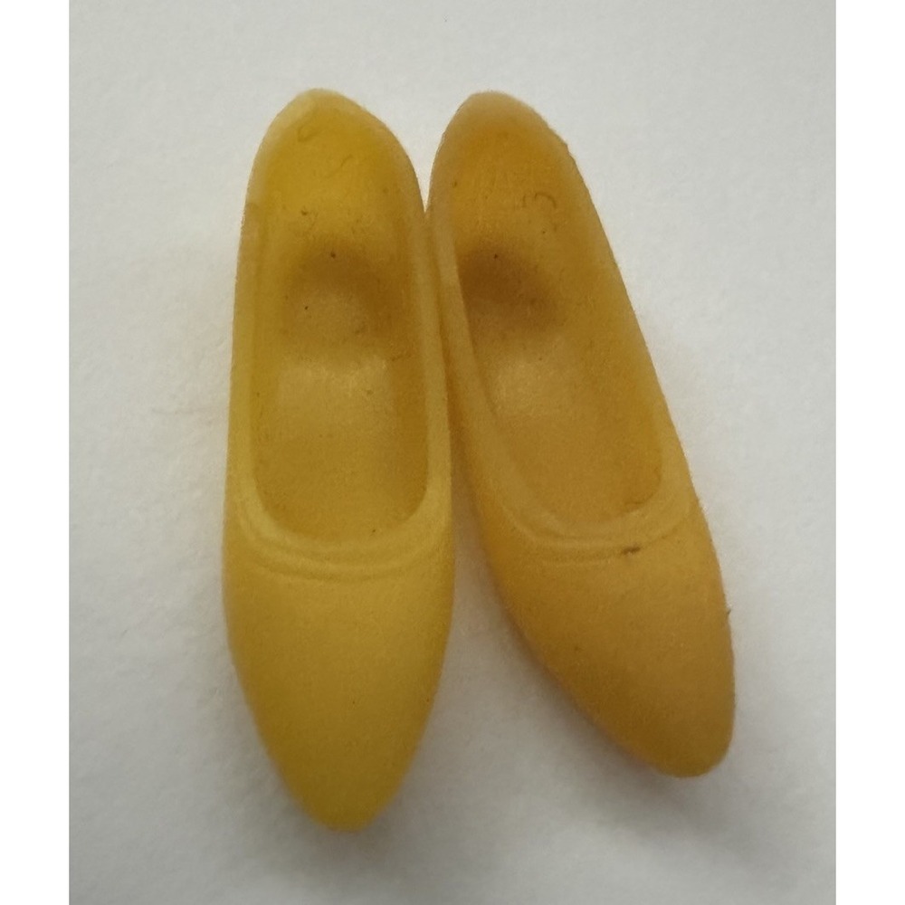 Vintage Barbie Tropicana 1687 Yellow Squishy Flat Shoes Japan Mattel Francie